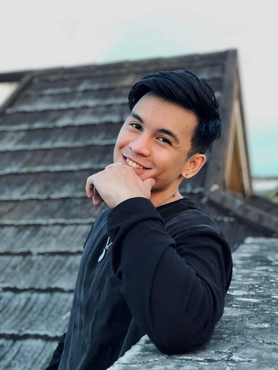 Why so pogi?😍

#SparkleWorldTour2024 
#KimDeLeon
#KimRoyalties