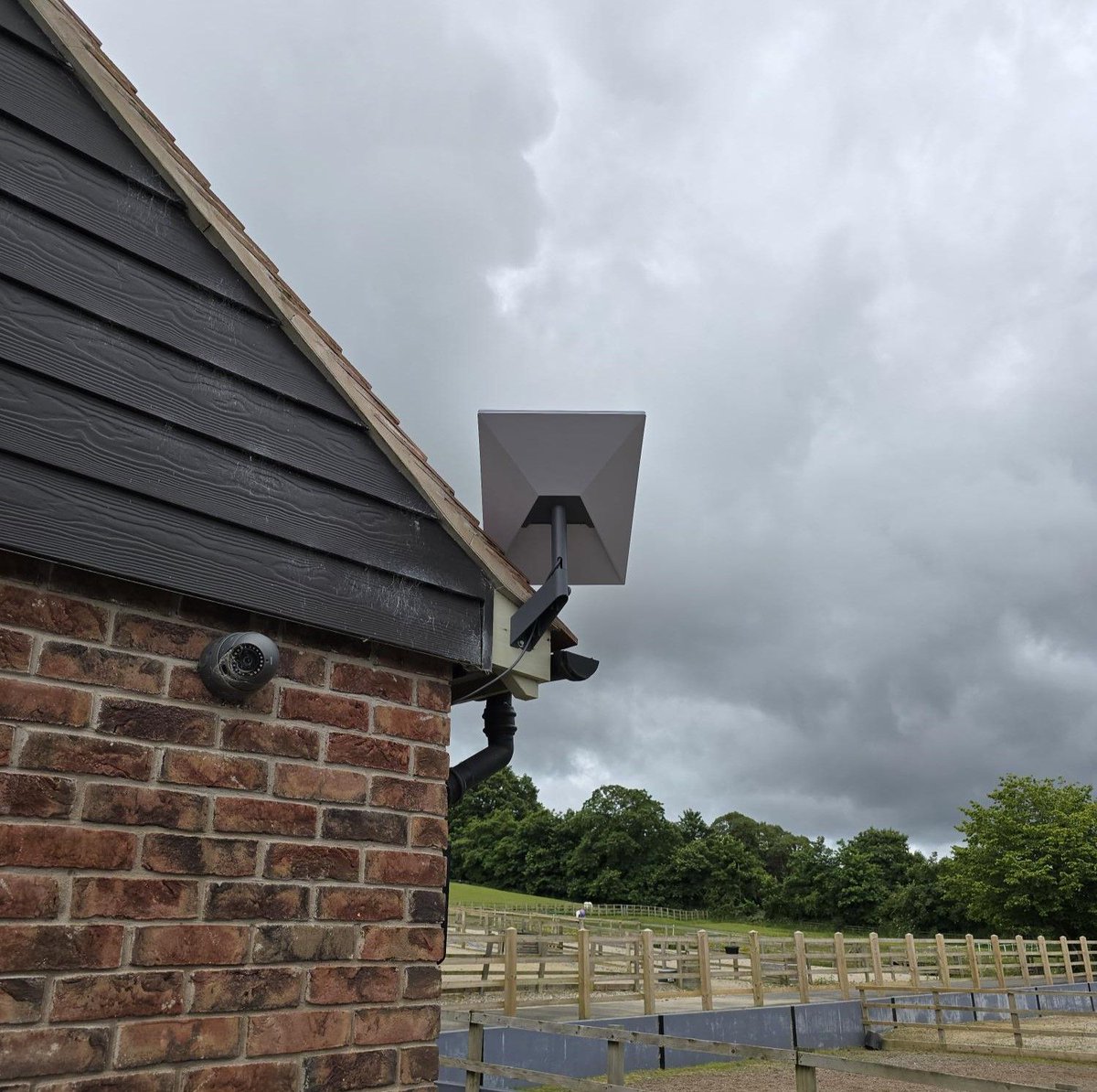 DJHTechPartners's tweet image. David enjoyed installing a brand new @Starlink internet connection for one of our clients! 💫 

#Starlink #InternetInstallation