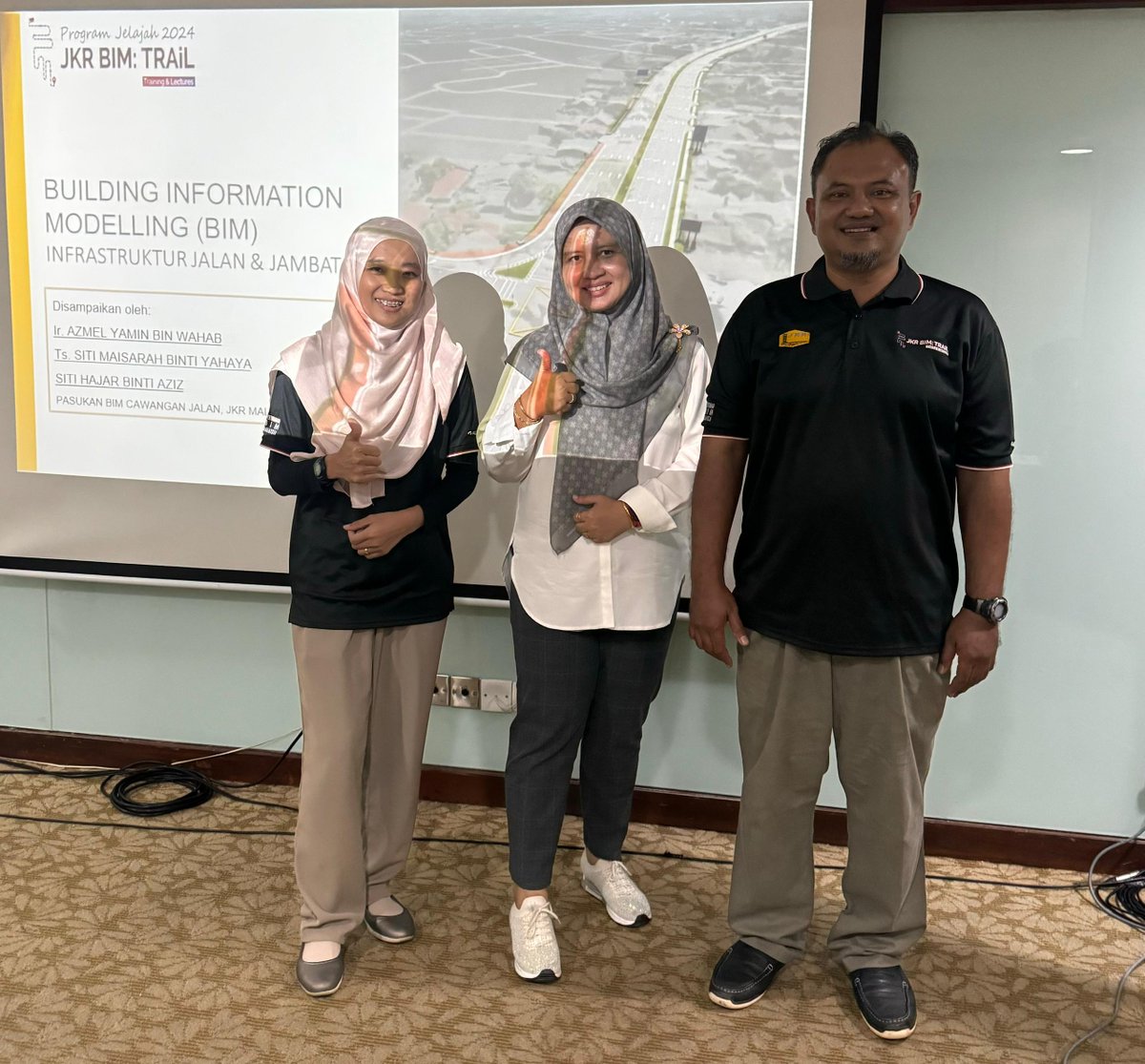 bimcj_jkr's tweet photo. Program kerjasama Autodesk Asia &amp; Pertubuhan BIM M'sia ini bertujuan utk meningkatkan thp kompetensi/ kefahaman peg tapak bina, kontraktor &amp; perunding projek BIM RMK-12 (keperluan teknikal, kontrak &amp; Piawaian BIM JKR)

@autodeskasean 
@CawJalanJKR 
@Esa1Ibrahim 
@Sharip73415059 https://t.co/IcgGKaD3uz