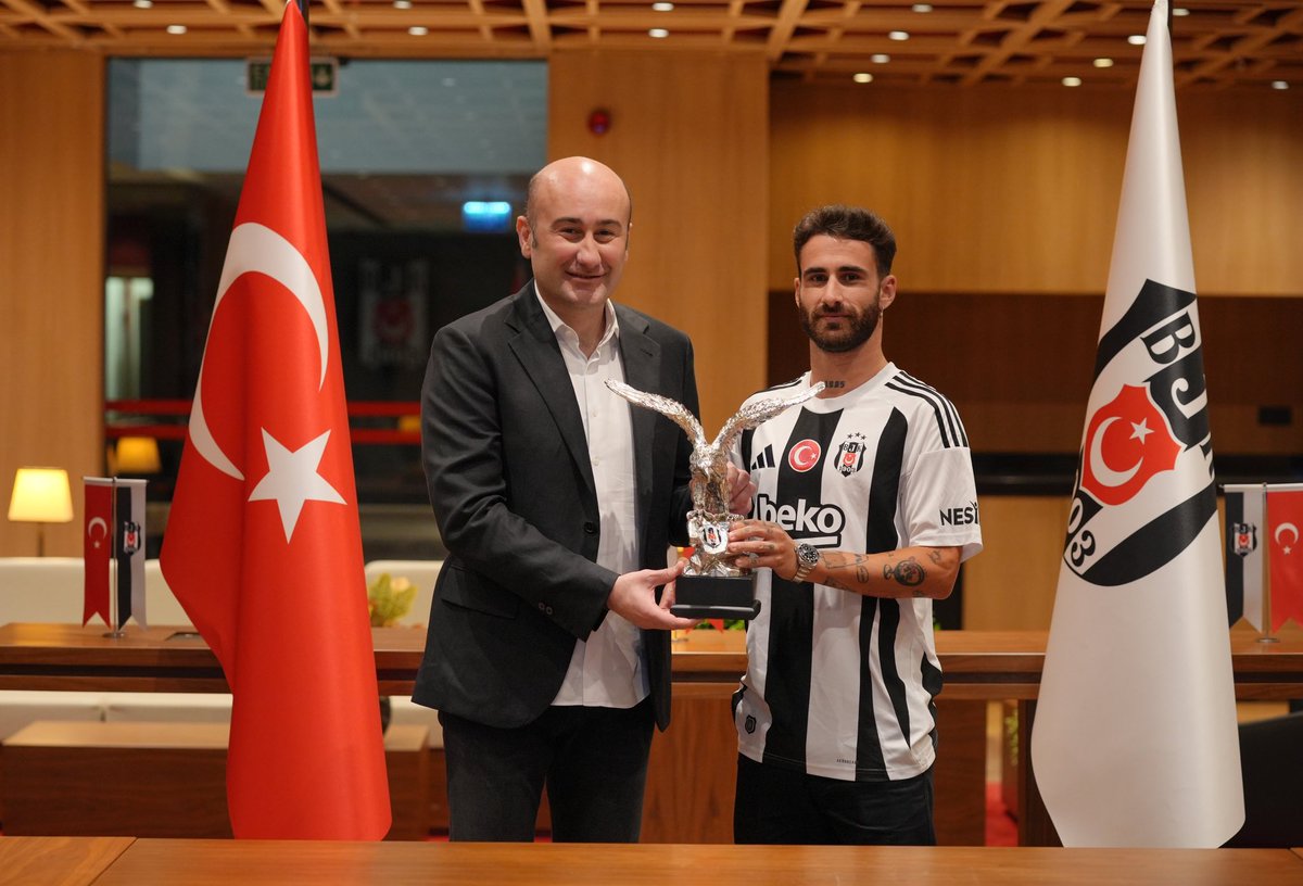 Rafa Silva, kendisini siyah beyazlı renklere bağlayan anlaşmayı İkinci Başkanımız Sayın Hüseyin Yücel ile bir araya gelerek imzaladı. ✍️