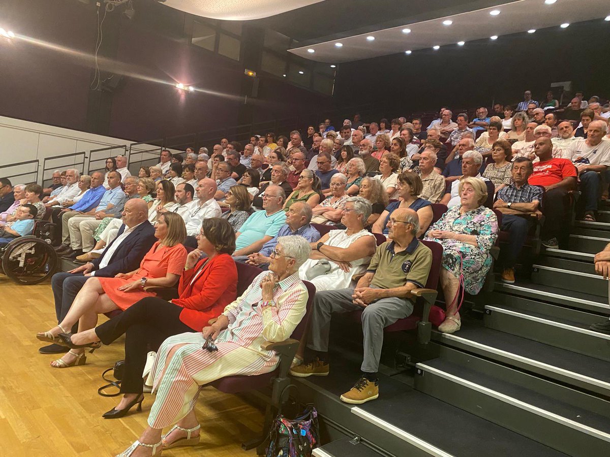 Sylvia PINEL (@sylviapinel) on Twitter photo Très beau meeting hier à Castelsarrasin autour de #AnneIus et #MichelWeill.
<a href="/PRGOccitanie/">PRG - Le Centre Gauche Occitanie</a> <a href="/prg82/">Paul Gardener</a> #frontrepublicain
#voteutile Très beau meeting hier à Castelsarrasin autour de #AnneIus et #MichelWeill.
<a href="/PRGOccitanie/">PRG - Le Centre Gauche Occitanie</a> <a href="/prg82/">Paul Gardener</a> #frontrepublicain
#voteutile