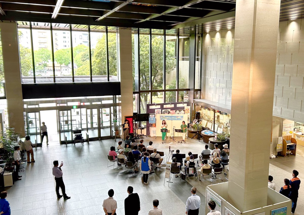 TpDuoNeo's tweet photo. 姫路市役所の第169回ロビーコンサート！

足を運んでくださった皆様、本当にありがとうございました！

大事なお昼休みにも関わらず、清元市長もロビーまで降りて来てくださり嬉しかったです！

今回出演の声をかけてくださった姫路市文化国際課の皆様、お世話になりありがとうございましたm(_ _)m https://t.co/XYTpMyRNrr