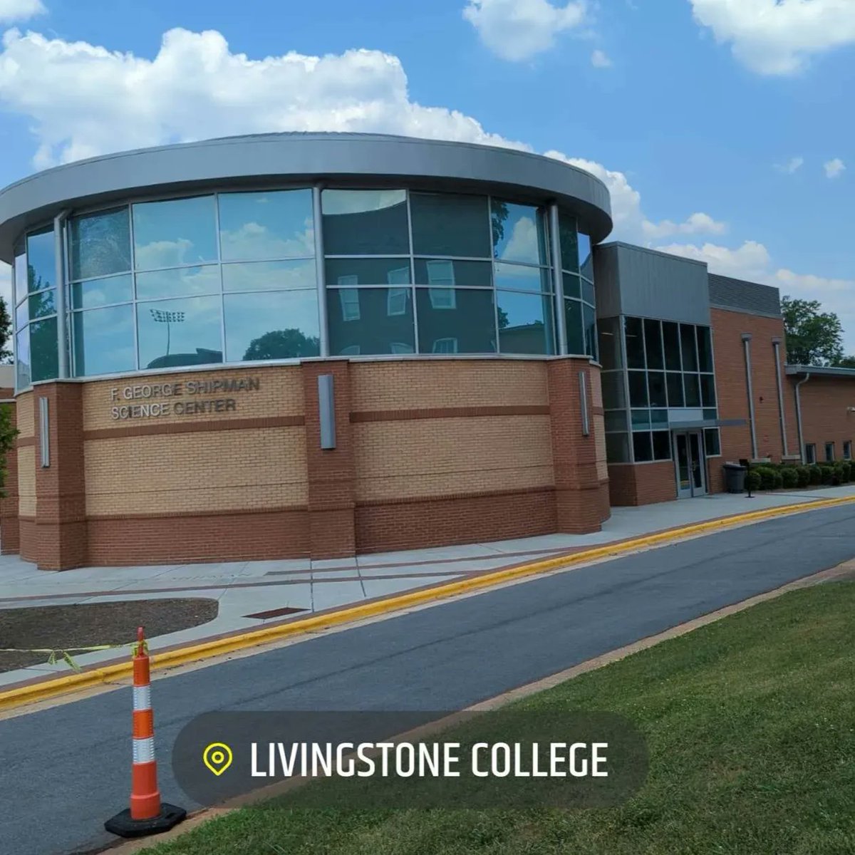 CCPathfinderFl's tweet photo. Day 3/School 8 - @Livingstone1879
Thank you @BlueBear_1879  for a wonderful lunch and tour of campus 

Facts:
Gated campus 
Has a Planetarium 
Has a greenhouse 
One of 2 blue college football fields 
Have esports
Division 2 athletics

#NCICU
#northcarolina
#campustour
#iec
#HBCU https://t.co/dGrMKa4yAl
