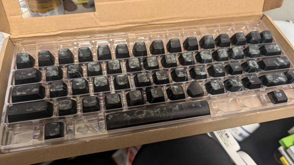 eegozilla_eg's tweet photo. なるほど
裏もこうやって凝っているのか
#HiPro #HHKB #Topre https://t.co/17BtsxkatH