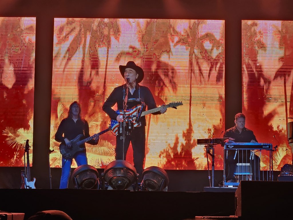 rodpedersen's tweet photo. Simply the greatest! 🙌🏼🤠🫎 Thank you @Clint_Black, @cdjmusic and @MJEventsCentre! #KillinTime https://t.co/6qGB5zivWD