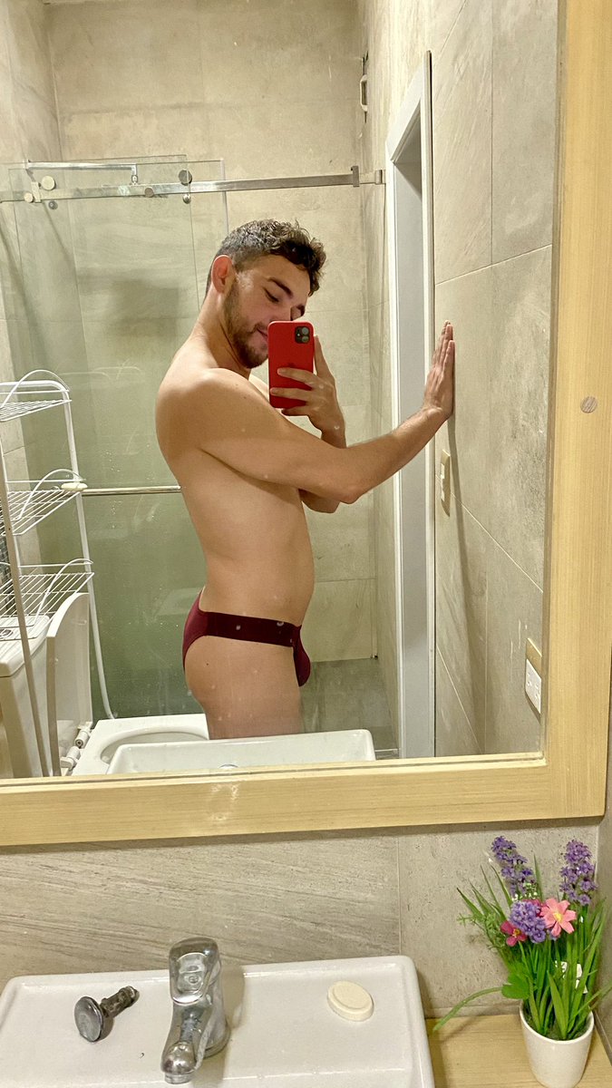 miguelgraterOF's tweet photo. 🧖‍♂️🫧 https://t.co/OY7LJfulC8
