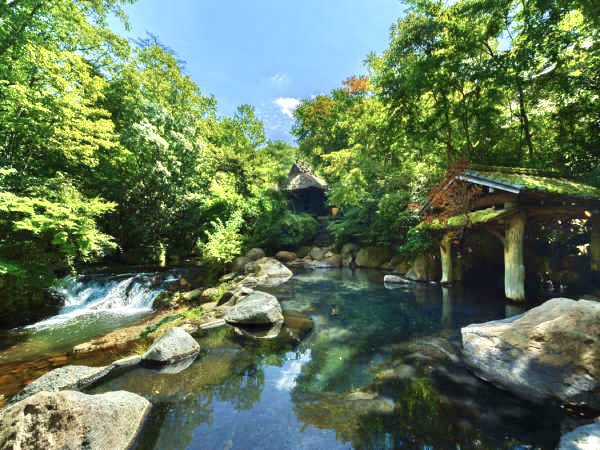 彼への誕生日プレゼントで、温泉旅行してきた🎁
黒川温泉の旅館「山みず木」はお風呂が最高〜！♨️
（↓お風呂の写真はサイトから）