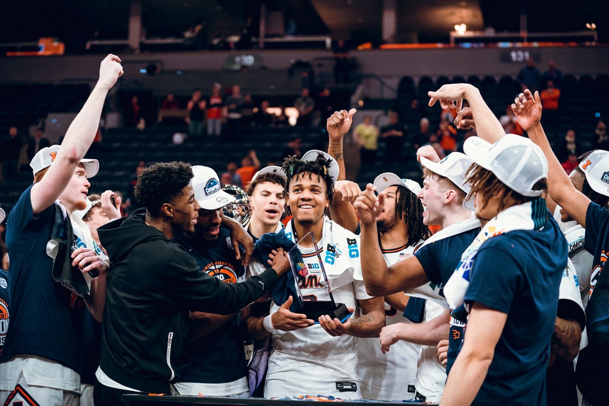 IlliniMBB's tweet photo. Feeling right at home at the Target Center.

#Illini | #EveryDayGuys | #RaisedByWolves https://t.co/F5nnx504ik