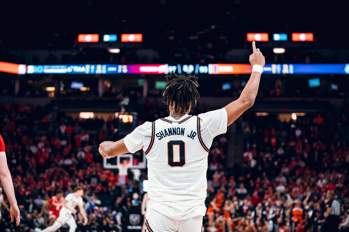 IlliniMBB's tweet photo. Feeling right at home at the Target Center.

#Illini | #EveryDayGuys | #RaisedByWolves https://t.co/F5nnx504ik