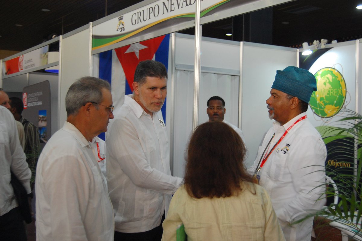 Visita Ministro de Comercio Exterior e Inversiones Extranjeras,Oscar Pérez Oriva algunas de las entidades significativas del evento. Consolidó propuestas para el desarrollo comercial del país con nuevas oportunidades. 
#ExpoCaribe2024
#ForoDeOportunidades
<a href="/laprofedice_pod/">laprofedice_podcast</a>