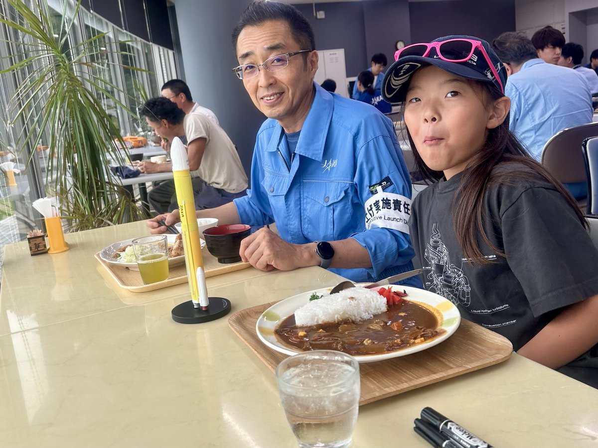 pl_e2mo's tweet photo. JAXA食堂にて　2人でランチ🍛大興奮の息子😁 https://t.co/9cS2pjuPK4