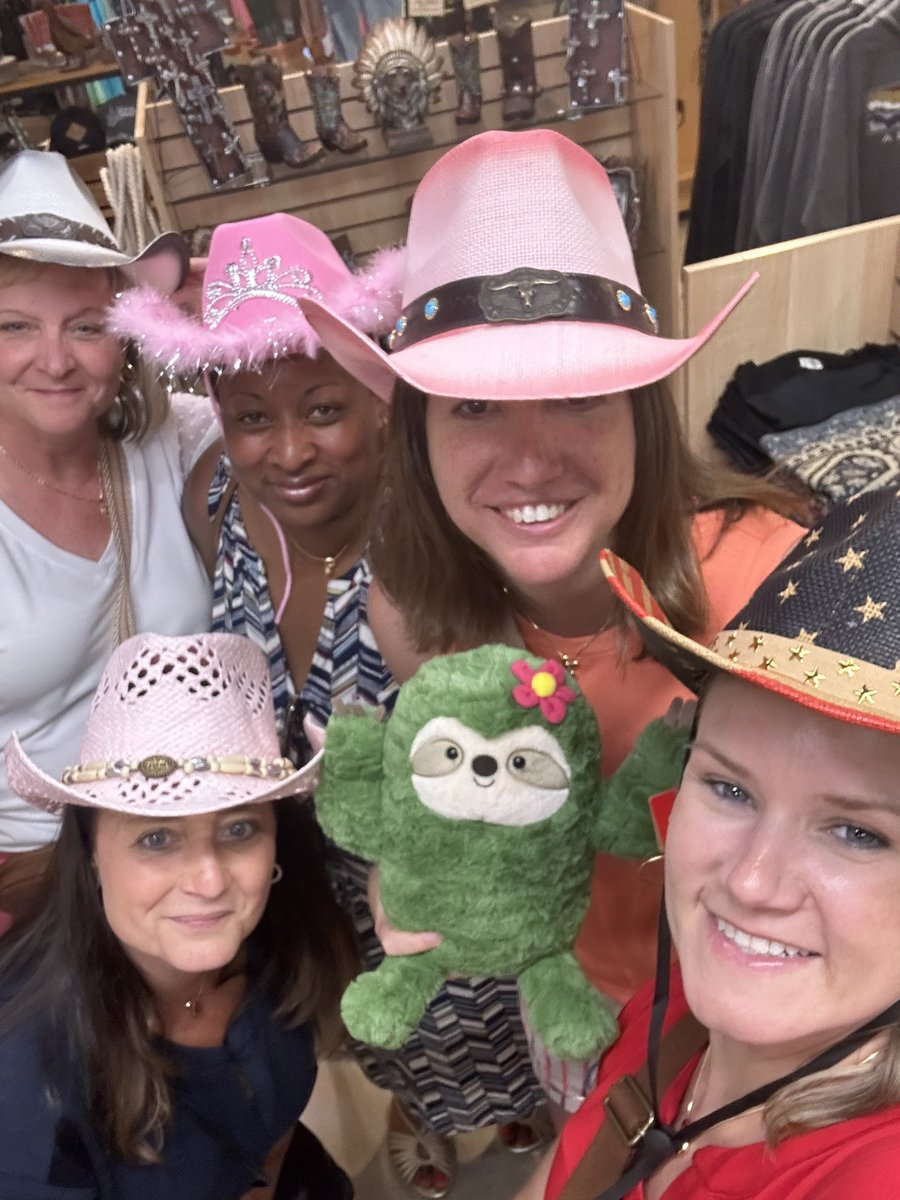 TammyKrejcarek's tweet photo. Conference was great but having time to team build with colleagues - priceless! #GoodbyeArizona https://t.co/02HeRCzHjq
