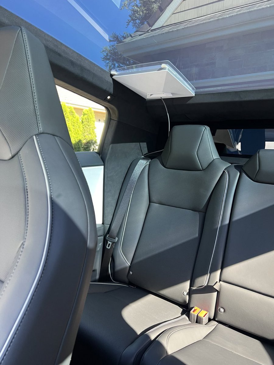 Tesla_Hedgehog's tweet photo. starlink miniほしい https://t.co/cSOgJec26E