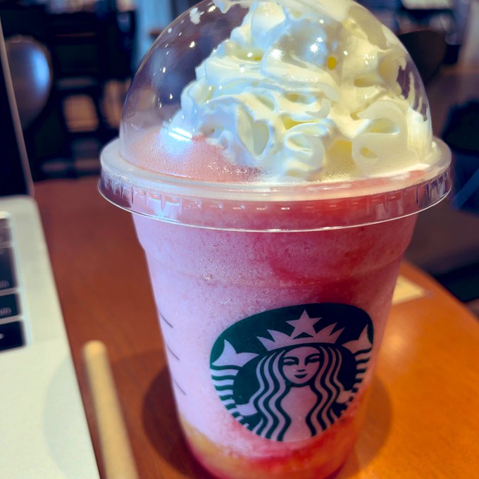 スタバ新作 https://t.co/vxNOY4cYH0