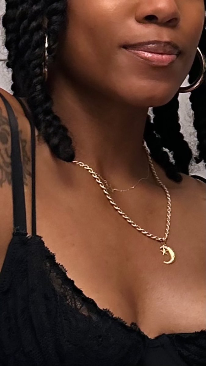 Skin like bronze + hair like cashmere 🫶🏾