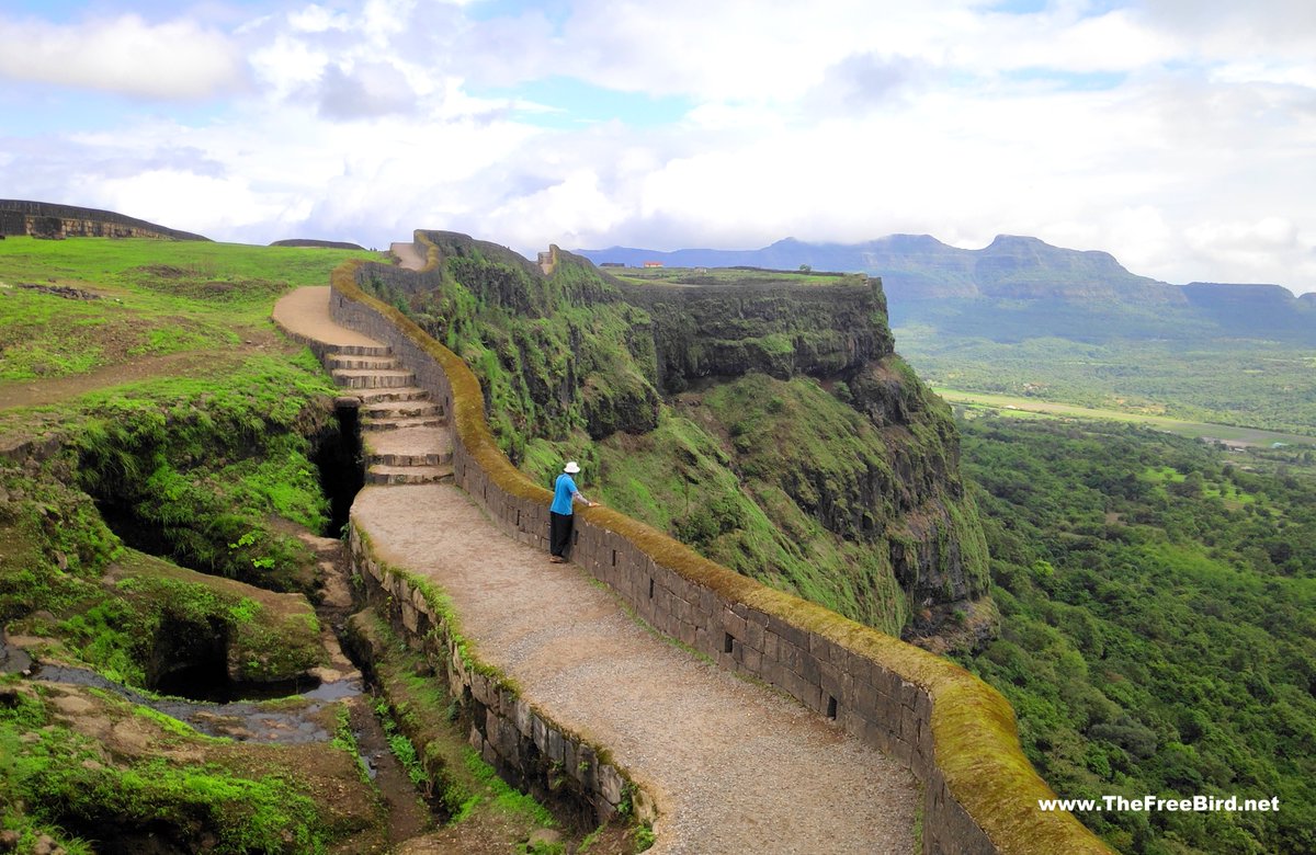 IAmDaFreeBird's tweet photo. A beautiful &amp; easy #lonavala trek .
Read more: https://t.co/CXblFTAJsp #korigad https://t.co/9tvn41z6kA