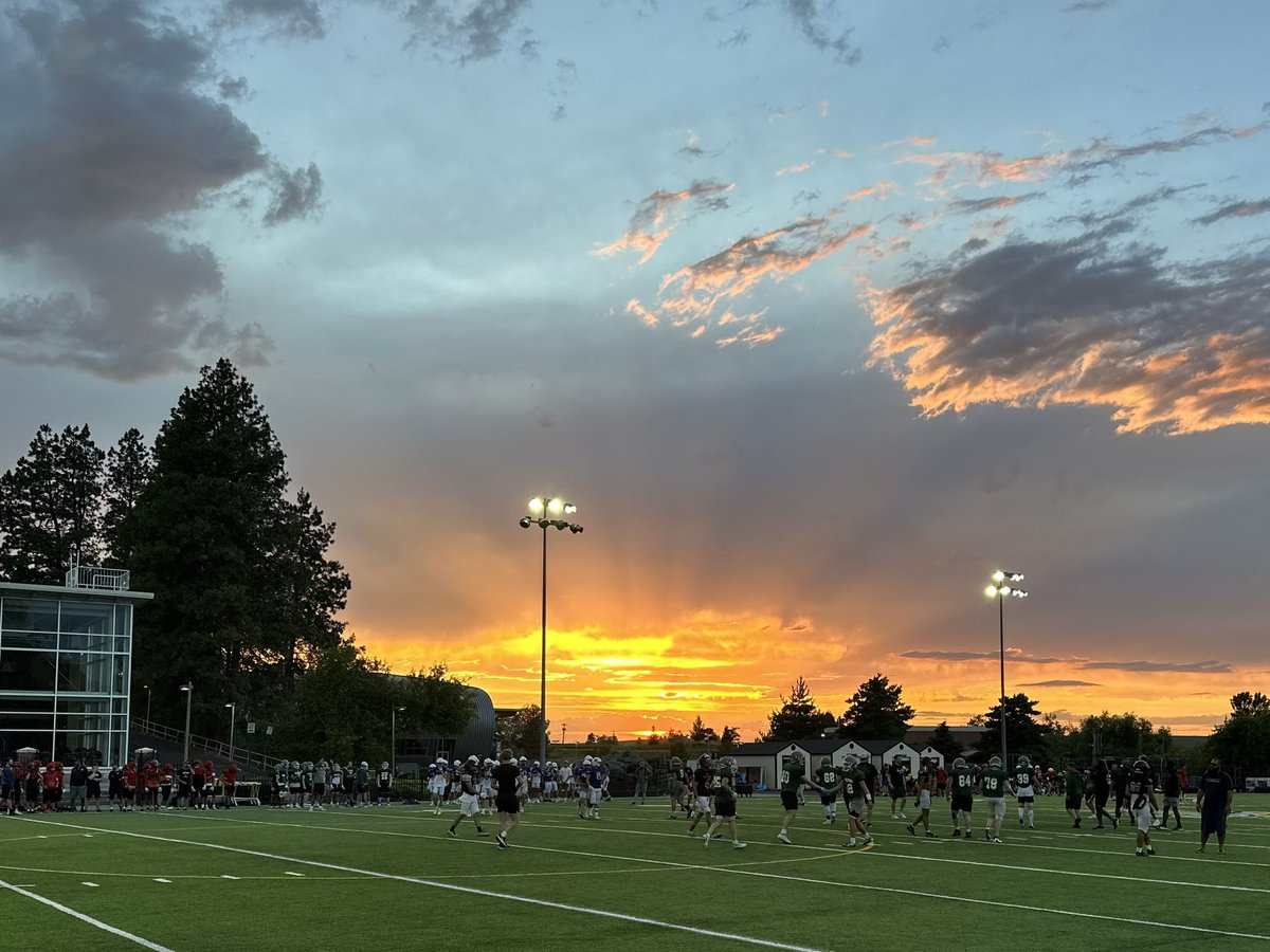 Another beautiful night on the Palouse

✌️’s⬆️