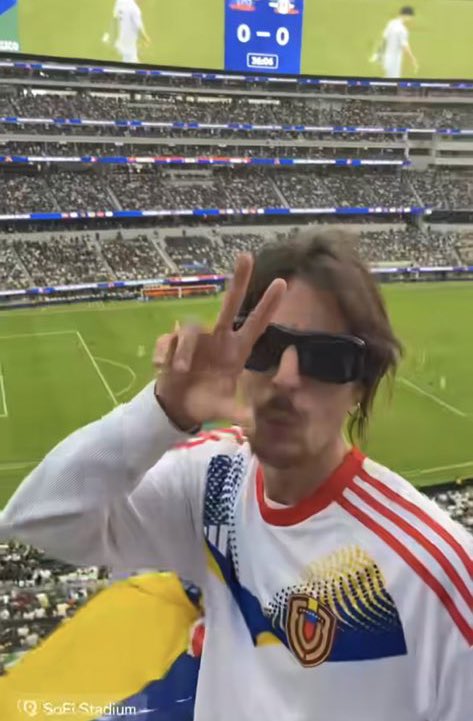 Estamos más felices que los argentinos cuando ganaron el Mundial 😂

Viva Venezuela mi patriaaaaAaa queridaaaaAaaaa. 

🇻🇪 1 - 0 🇲🇽