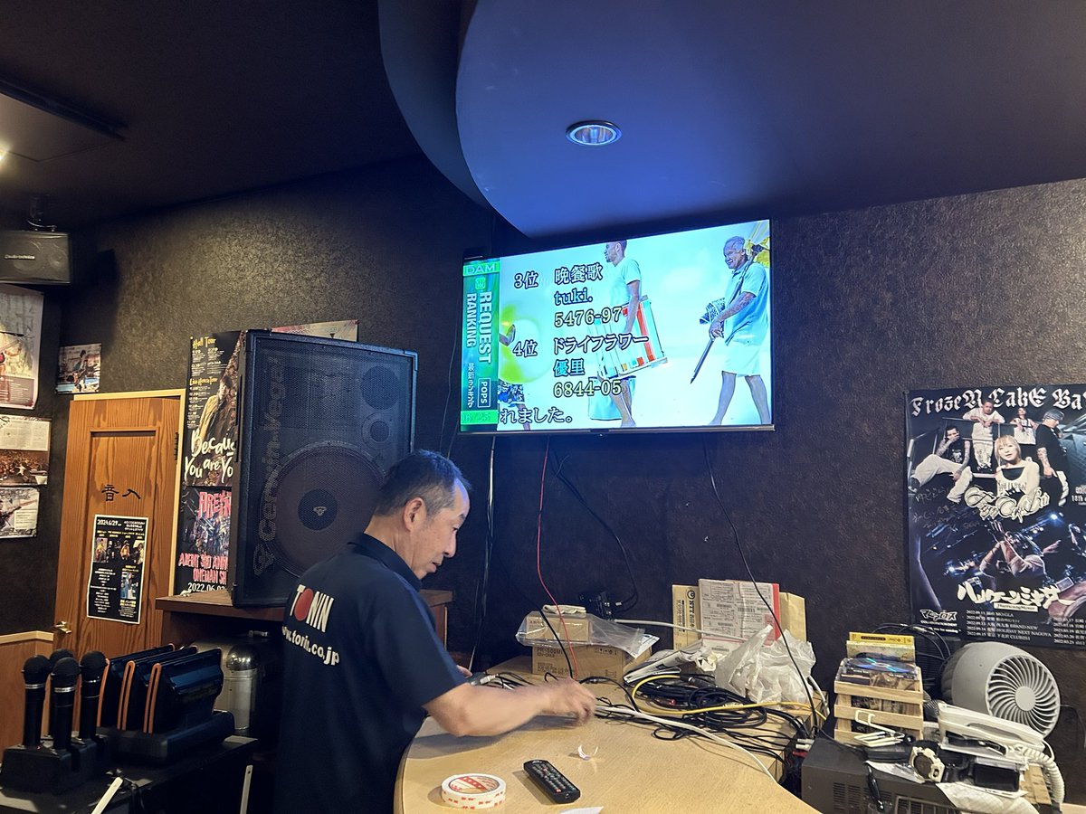 yugucom1129's tweet photo. 営業形態変更の色々な準備で今週はランチ営業を閉めてさせて頂いてます💦
それとありがたい事にたくさんのお客様に来店頂いてる為、まだまだスタッフを募集しております💪
料理、音楽、エンタメに興味がある方や将来の夢や野心がある方。
一緒に働いてみませんか？
是非ゆぐどらしると出会って下さい😊 https://t.co/0B6hUQl0xW