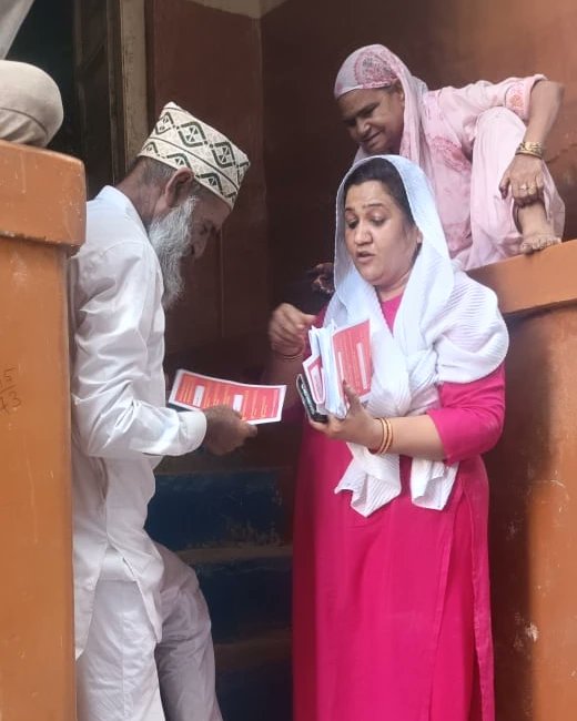 SambhaliTrust's tweet photo. How do we reach out to the community unaware of the Trust or not active on social media to share our helpline number? We go door to door, explaining our efforts and asking them to spread the word. It’s been effective!#CommunityOutreach #SambhaliTrust #WomenEmpowerment https://t.co/6gtILlp6Tv