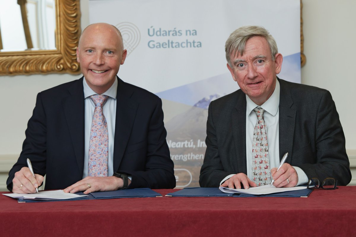 Údarás na Gaeltachta (@udarasnag) on Twitter photo Meamram Comhthuisceana sínithe idir Údarás na Gaeltachta agus Ollscoil na Gaillimhe maidir le forbairt leathan sa Ghaeltacht. <a href="/uniofgalway/">Ollscoil na Gaillimhe | University of Galway</a> Breis Eolas: ow.ly/Vrpu50SqEJw Meamram Comhthuisceana sínithe idir Údarás na Gaeltachta agus Ollscoil na Gaillimhe maidir le forbairt leathan sa Ghaeltacht. <a href="/uniofgalway/">Ollscoil na Gaillimhe | University of Galway</a> Breis Eolas: ow.ly/Vrpu50SqEJw