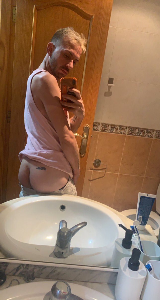 JakeSX21's tweet photo. bottom boy vibes- i’m vers now 🤪 vers boys have more fun! #gay #versátil #bottom #pasivo #gayuk #gayespaña #kinky #fetish #morbo #culo #versboysarebetter https://t.co/GY3RMEkK5H