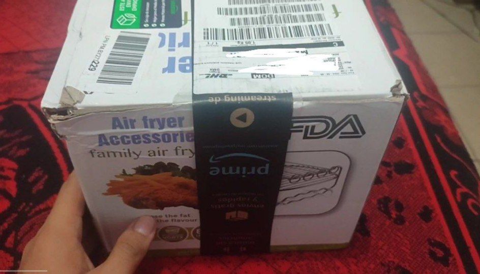 XevterusDragon's tweet photo. @amazonmex Hola pedí un paquete el día de hoy me llegó y llegó abierto e incompleto, lamentablemente se aprovecharon los de paquetería porque lo entregaron ya de noche y no se veía que venía abierto hasta que lo ví en la luz https://t.co/gUCk7g9wMD