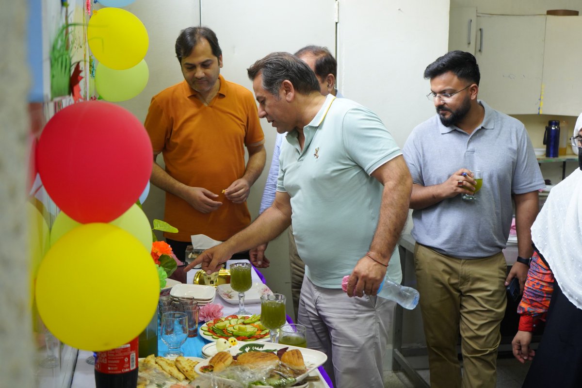 TheNoorProject's tweet photo. Here are the highlights of the Grand Finale of the Cooking &amp; Baking session. Our Co-Founder, Mr. Amjad Wattoo, graced the occasion with his presence &amp; appreciated the effort put in by all students. 

#GenerosityMatters #PhilanthropyMission #TheNoorProject https://t.co/xWXgnBFMMG
