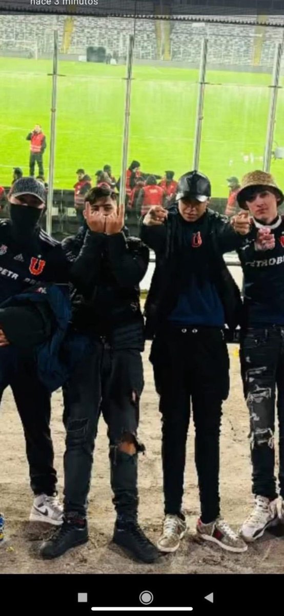 Ironagu_10's tweet photo. La seguridad en el Estadio es cada vez peor los hinchas de la Universidad de Chile infiltrados en el Monumental, horrible luego, se pierden vidas de hinchas que podría ser cualquiera
#ColoColo https://t.co/P88r9J0cXT