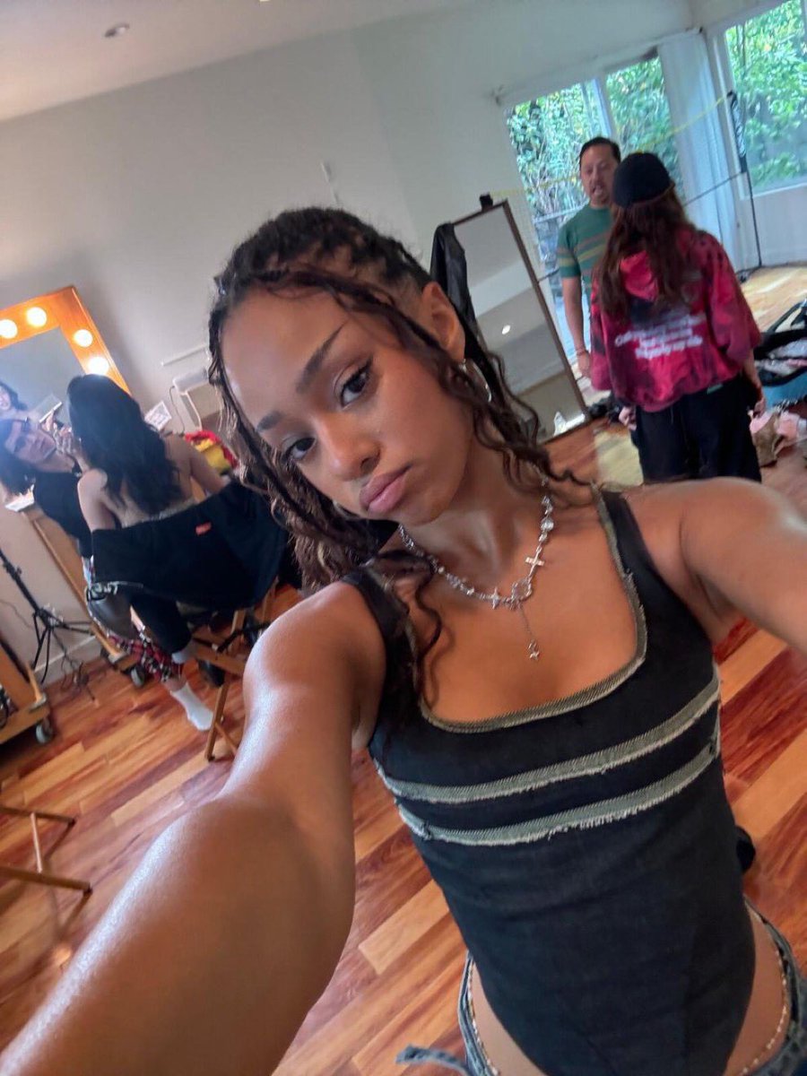 KATSTOEYE's tweet photo. ✉️ | Manon Weverse Update

EYEKONS!!! I LOVE U GUYS SO MUCH! Thank u for all of the sweet birthday wishes 💓 I want to give all of u the biggest hug xx manz

#KATSEYE https://t.co/11Xblqjhwc