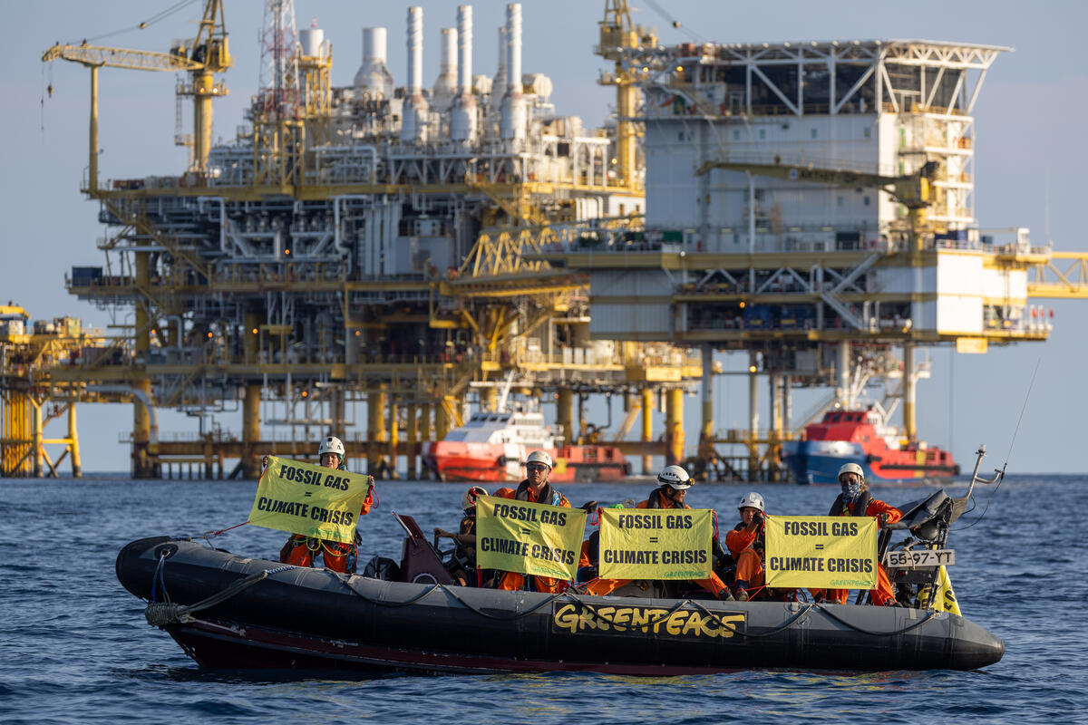 This morning, <a href="/greenpeaceth/">Greenpeace Thailand</a> activists from Greenpeace flagship Rainbow Warrior conducted a peaceful protest against a proposed carbon capture and storage(CCS) site at the Arthit fossil gas field located in the Gulf of Thailand’s exclusive economic zone. [1/3]