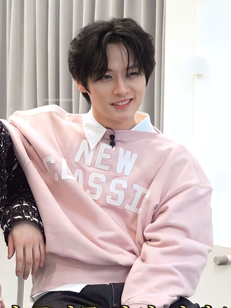 butdaddyilovehy's tweet photo. — au hyunho ♡

donde minho conoce a alguien que le hace cuestionarse lo que siente por hyunjin o donde hyunjin ama demasiado a minho como para irse https://t.co/Jgzi4UrM7h