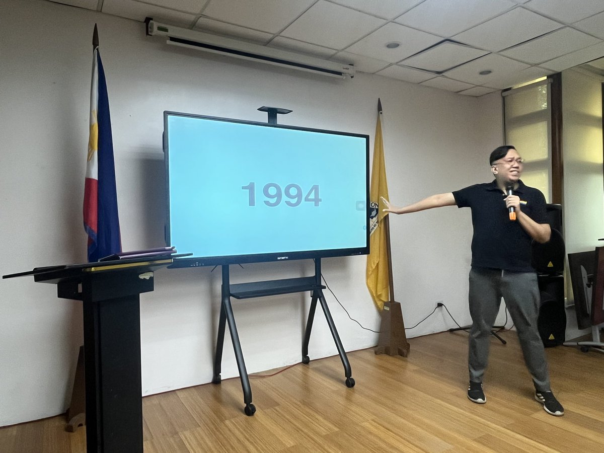 PerciCen's tweet photo. Muntik kaming magkaiyakan. The SOGIESC learning session with the Quezon City Public Library team was emotional w/ parents expressing their struggles in understanding &amp; accepting their kids. The future will be brighter w/ more of this. (also touch screen yan mga mhie) #QCGAD https://t.co/CgDZmrV0aE