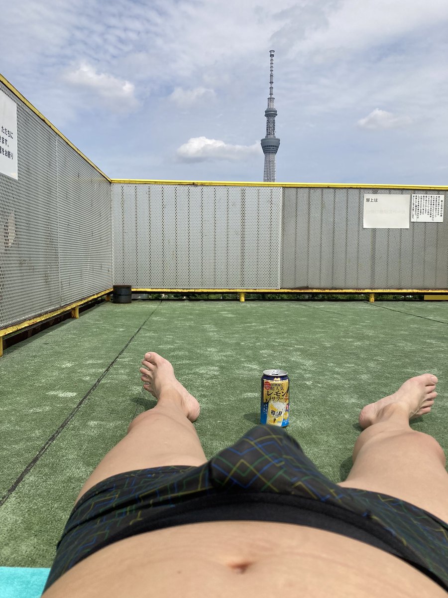 屋上で日光浴しながら
1人飲み