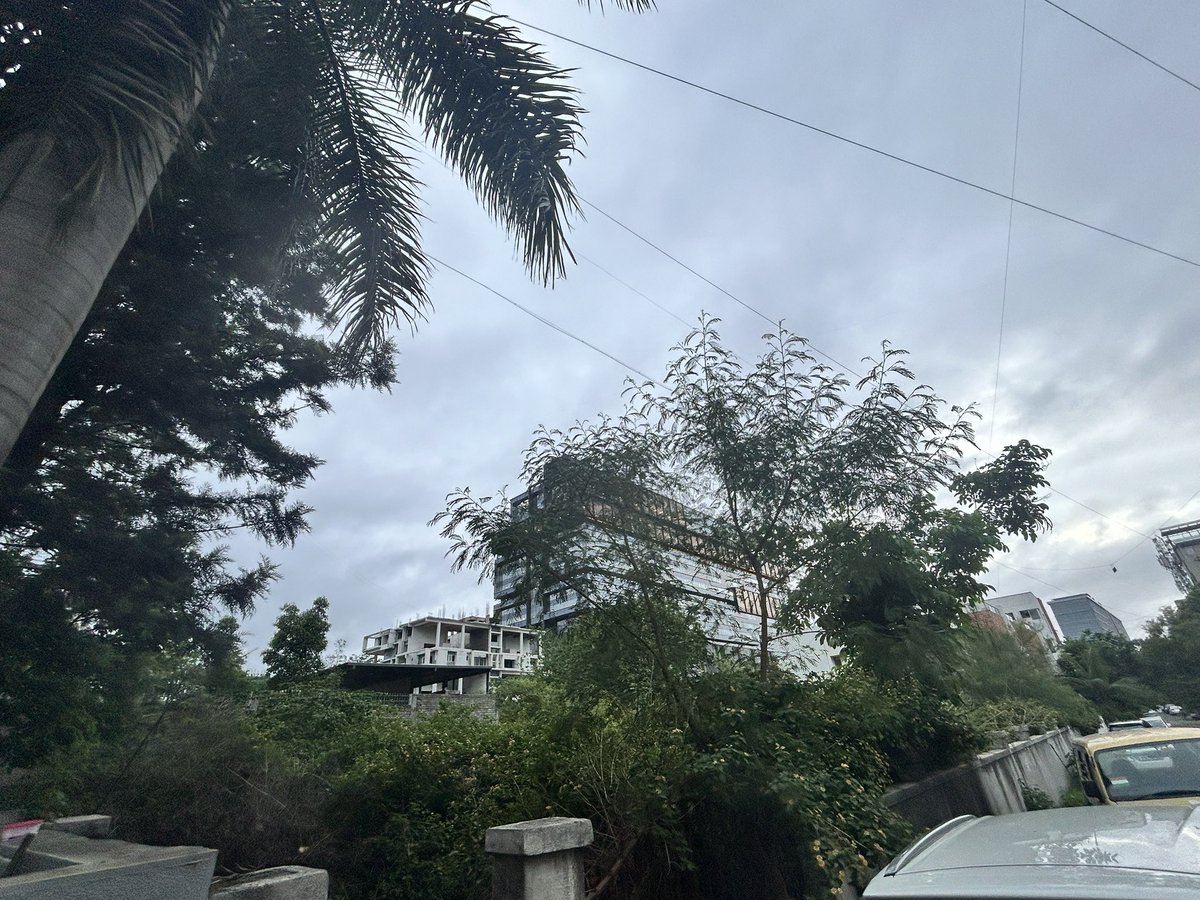 AB880601's tweet image. "@PMCPune @PMCMCO Please address the overgrown bushes and grass on Plot 55, Survey No. 32, near Tender Steps Pre School, Westport Lane, Pancard Club Road, Baner. Serious mosquito breeding and health hazard. Requesting urgent action. #CleanPune"