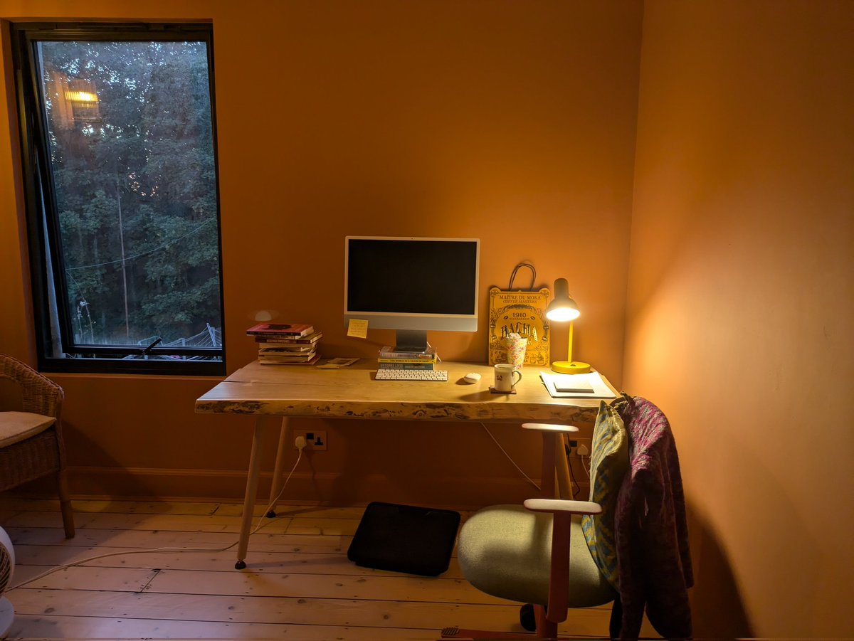 This morning 
My desk
4 am. 

Was so burnt out mid-June after a whole academic year of teaching new modules, long commute and on and off sickness. #ica24 and the gorgeous oceanic bounty in Australia has given me back my body, passion for writing and ideas I was dithering on.