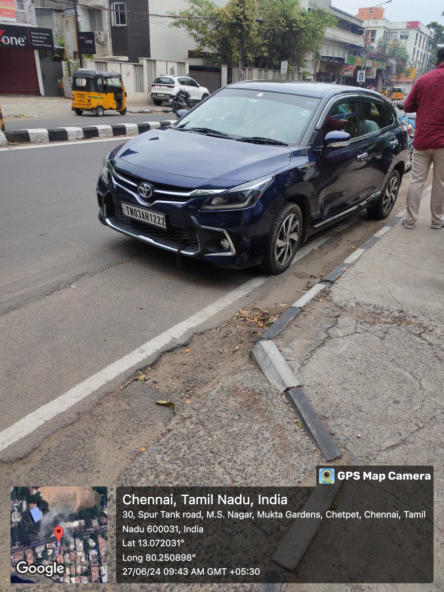 sugguruoff's tweet photo. Hi @ChennaiTraffic , Car parked as obstructive to other vehicles in chetpet. Date time and location mentioned in Image. #greater #trafficpolice . @chennaicorp https://t.co/iY7PW1ZSpS