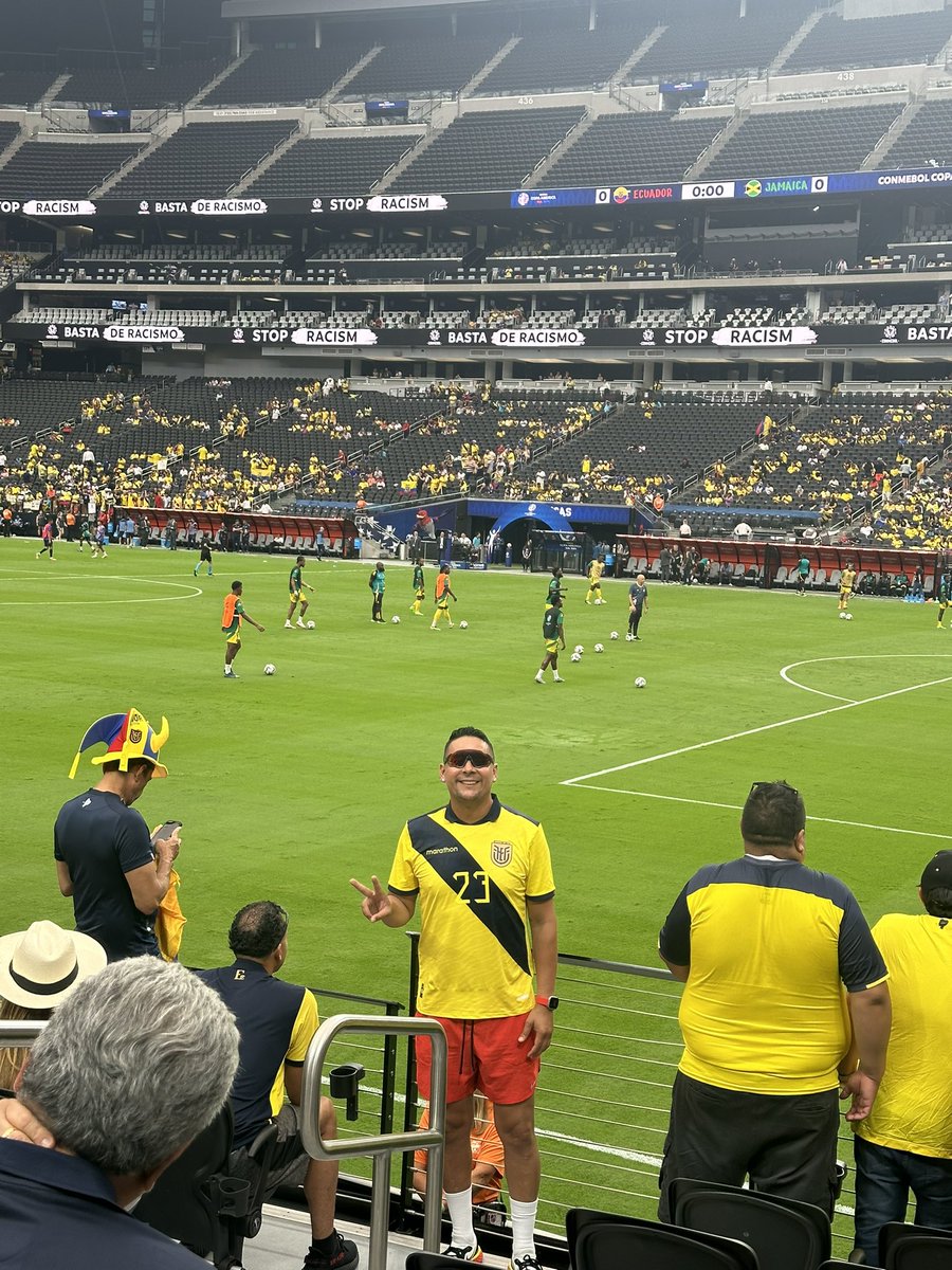 ivanbayas's tweet photo. De Ecuador 🇪🇨 para el Mundo #somosecuador #CopaAmerica #lasvegas @latri Mi pasión 🇪🇨🙏 https://t.co/RSwNGRVOKL