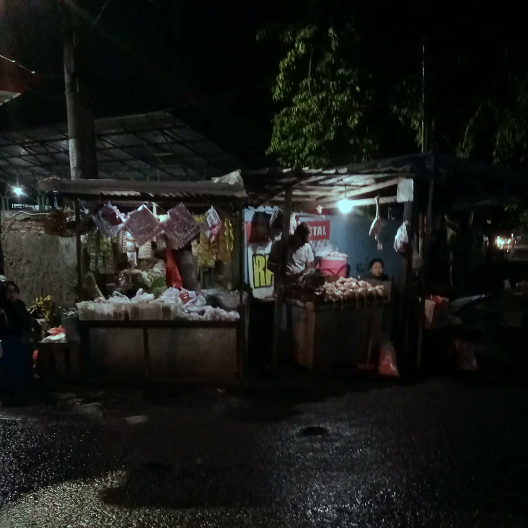 pagipho's tweet photo. #randomfoto #pagipho #sakwayahwayah #sakkoberkobere #documentary #documentaryphoto #documentaryphotography #phonegraphy #phonephotography #street #streetphoto #streets #streetphotography #samsungphotography #samsungJ6plus https://t.co/JVq7QVK9xR