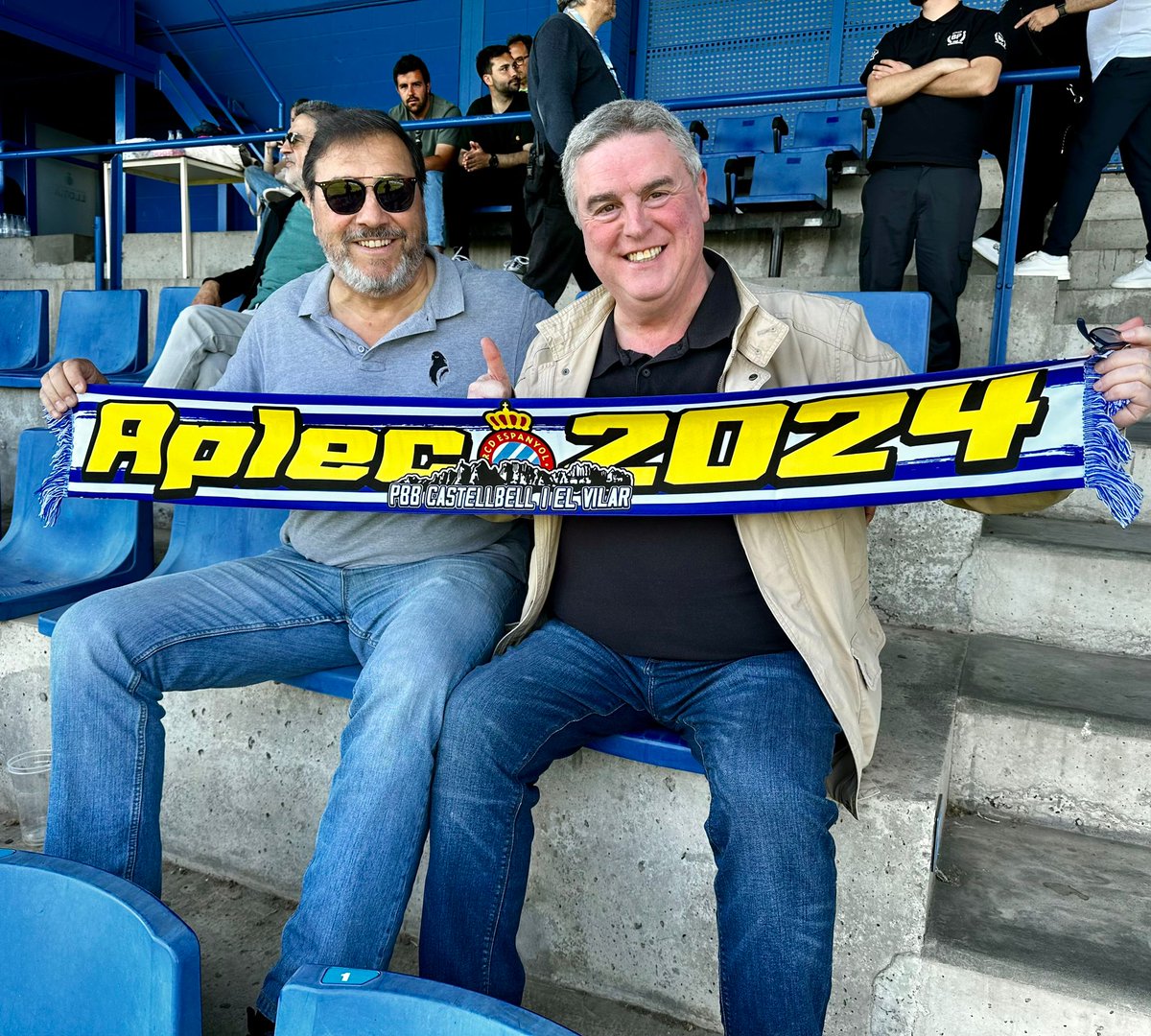 L'Aplec de <a href="/bbCastellbell/">PBB CASTELLBELL I EL VILAR</a> ha de ser un èxit d'assistència, perquè tot el mon vegi que l'<a href="/RCDEspanyol/">RCD Espanyol de Barcelona</a> està més viu que mai.

El SENTIMENT PERICO està per sobre de la "propietat xinesa".

DIUMENGE, TOTS A CASTELLBELL I EL VILAR!!!
Serà màgic! Serà de Primera!

#rcde <a href="/fcp_espanyol/">FCPE</a>