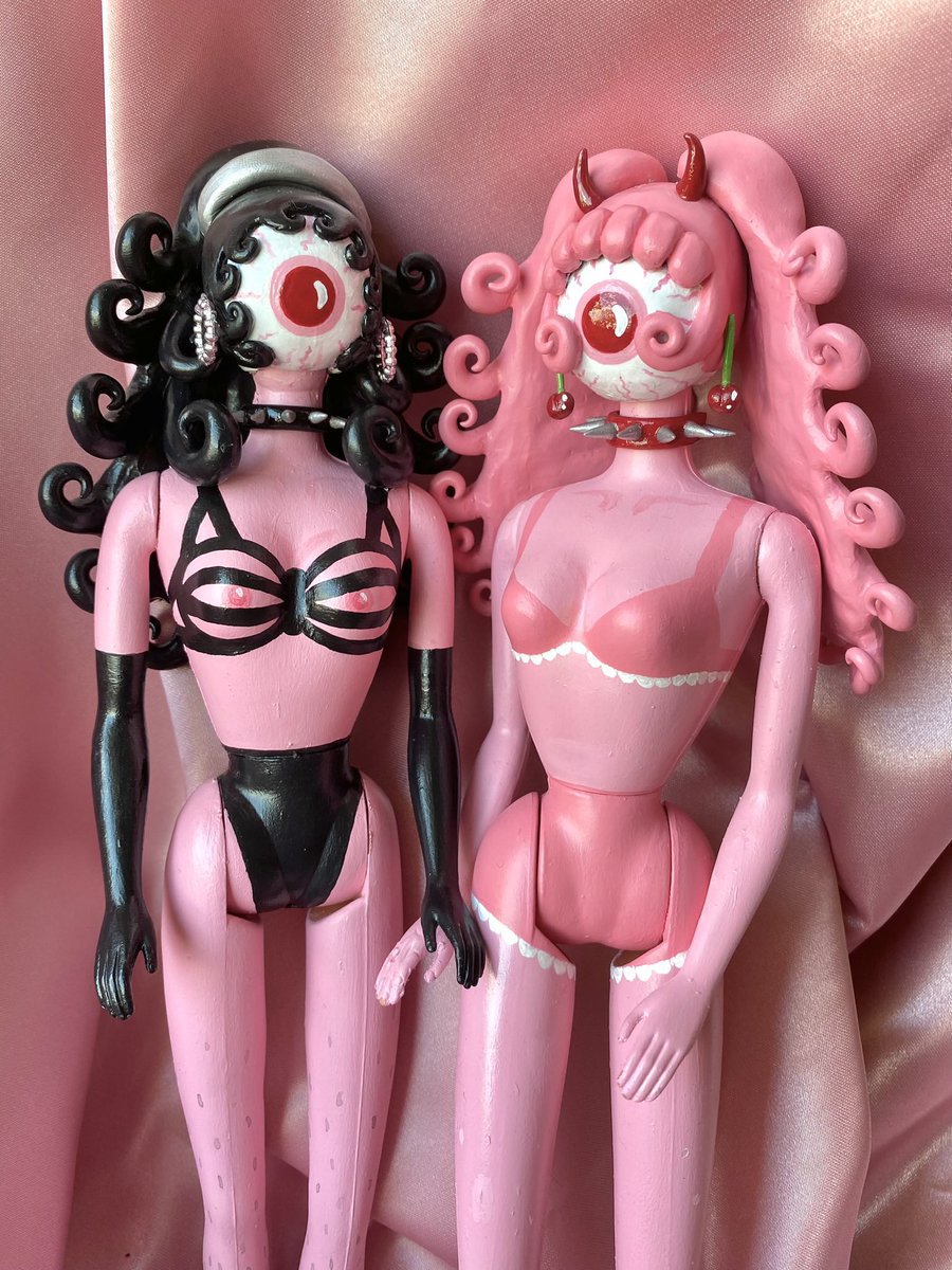 I should bring back my eyeball bimbos
 🎀🖤🎀