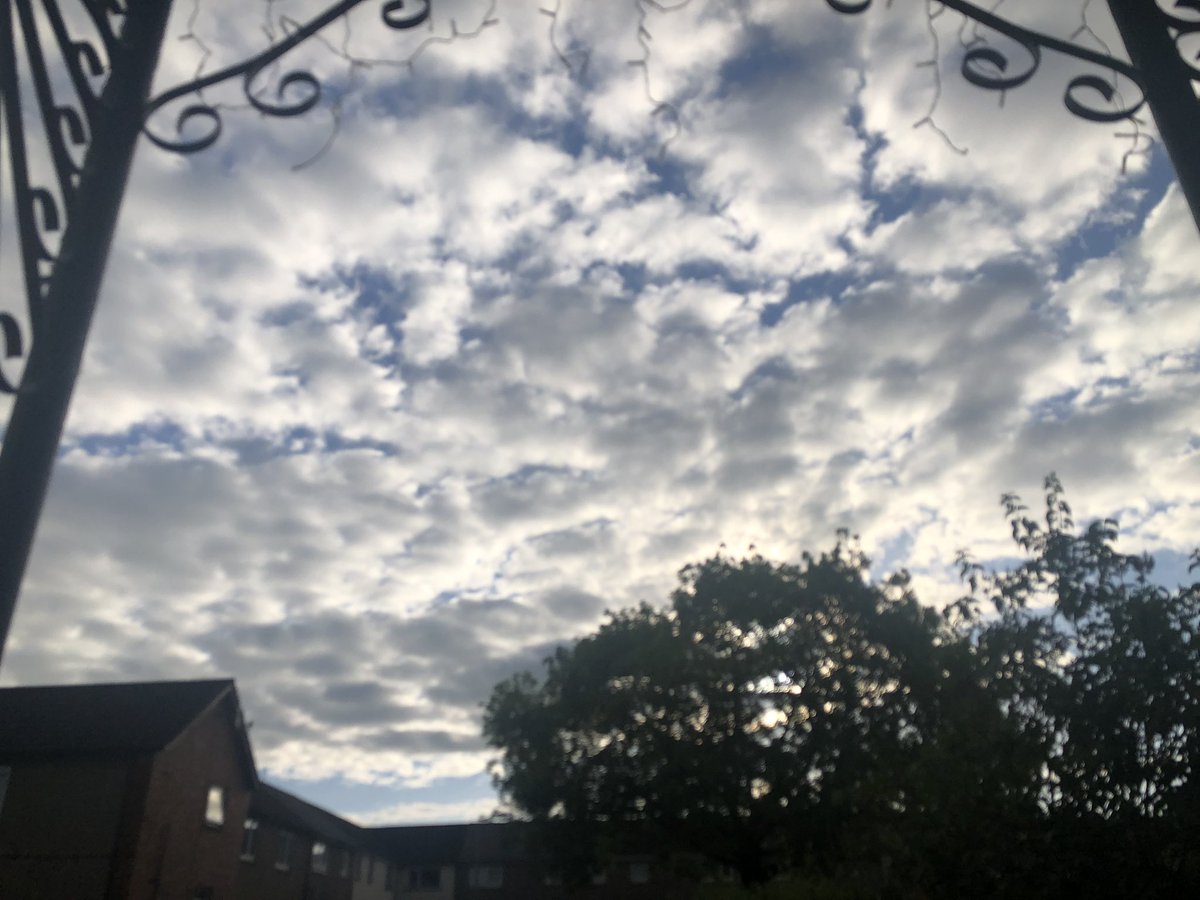 IonisedSkyWatch's tweet photo. Fuck #Junember 27th! Get up early and sky is looking good 😎 10 minutes later…🤨🤢🤮 https://t.co/mfKF0dOuqO
