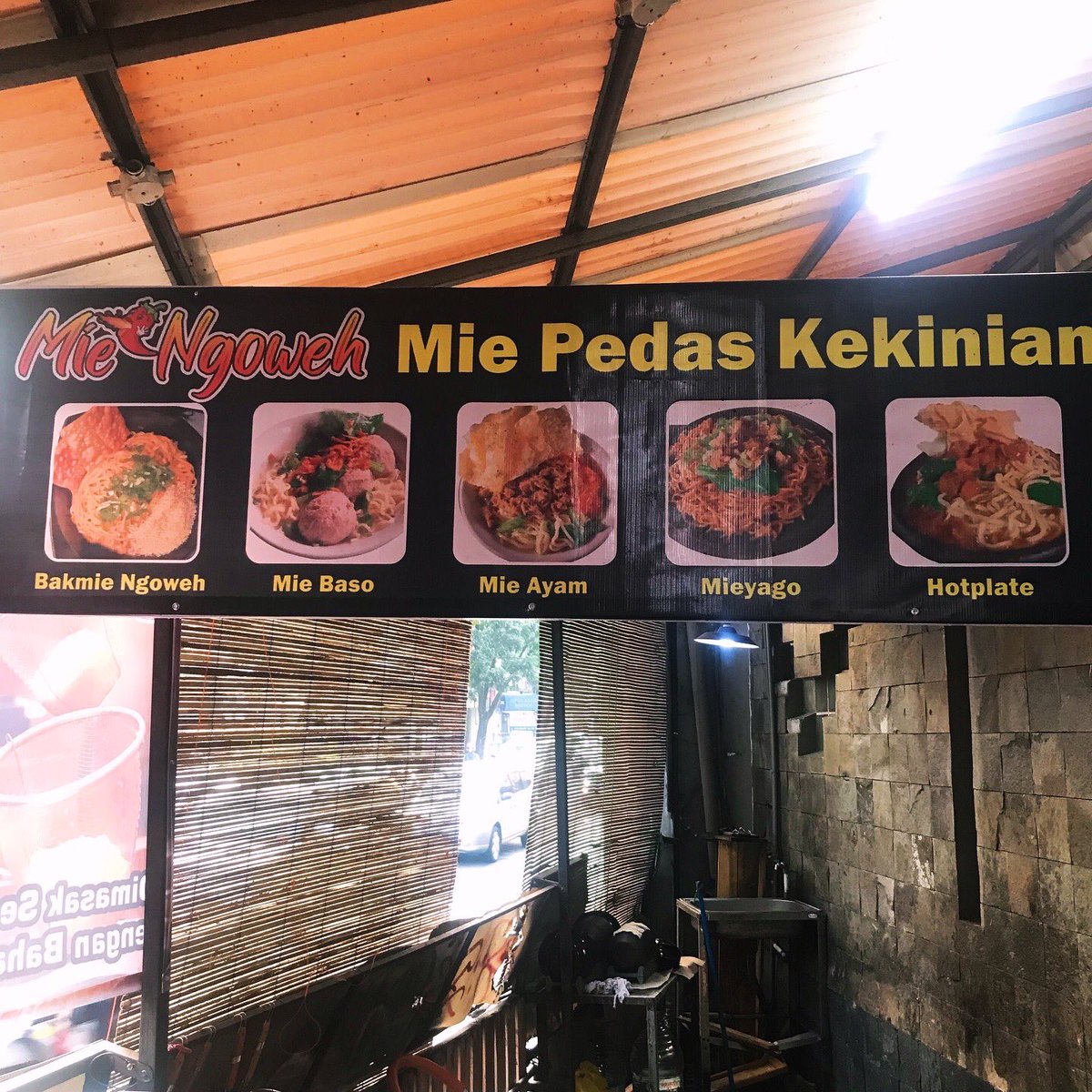 Mie Ngoweh, Mie pedes kekinian kini sudah buka di Rockepo Coffe jalan karapitan no 86D

Lagi ada promo Soft Opening Mie Ngoweh 10.000 ajah

Lets go merapats!
#miengoweh #rockepo #rockepocoffee #foodcourt #tenant #ngopi #kopibandung #bandung #miekekinian #miegacoan #kulinermie