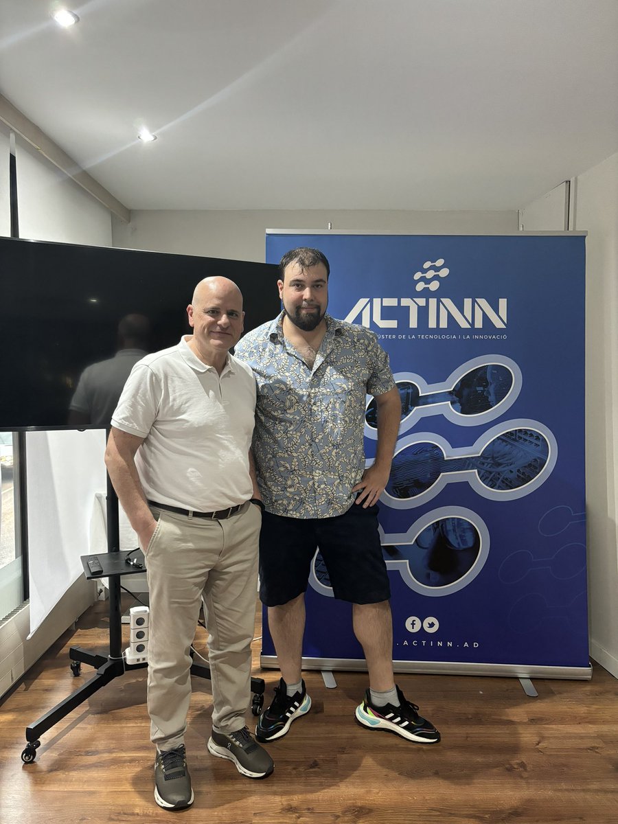 Actinn_andorra's tweet photo. 🎯ACTINN&amp;Talks: Ahir en @davidayalagil de @seolucionescom va fer la xerrada “Màrqueting internacional: per vendre a tot el món des d’avui”

🔝Idees i consells súper interessants per a fer màrqueting digital internacional.

#actinn #màrquetingdigital  #speakerscornerrocblanc https://t.co/sBbOcbayoK