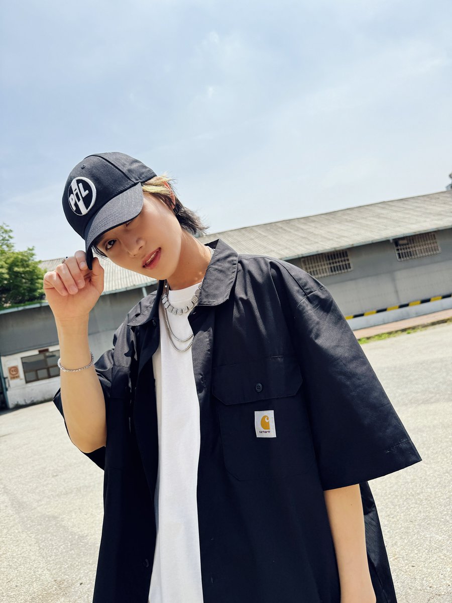 NCTsmtown_127's tweet photo. 📸WALKING CLUB 127 BEHIND PHOTO🚶🏻✨
#TAEIL 

#NCT127 #WALK #NCT127_WALK #삐그덕
#NCT127_삐그덕 #NCT127_삐그덕_Walk 
#WalkDailyMagazine https://t.co/89t14jx0Nx