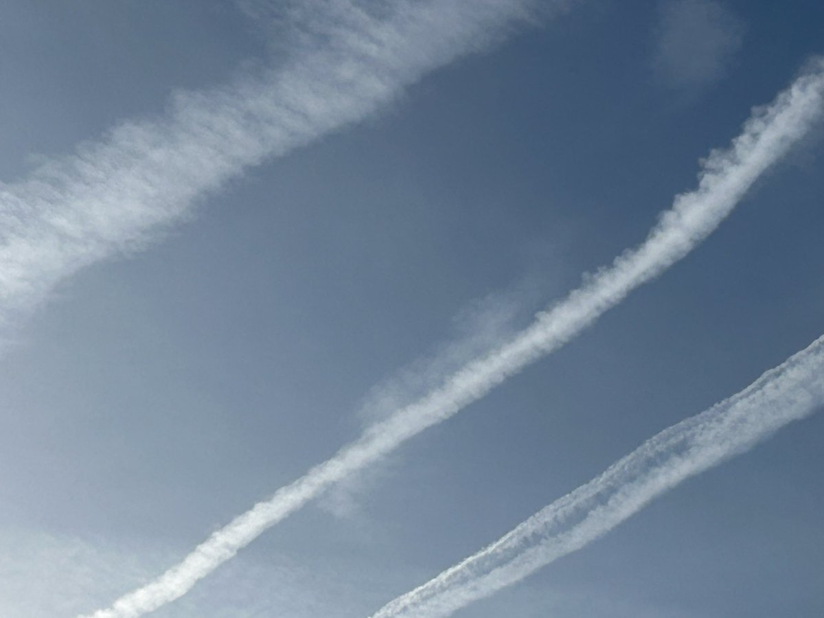 🔺#FelizJueves desde #Barcelona

Esos 👿 desesperados intentando subir las 🌡️ y “algo más”…

Preciosos #chemtrails desde 1a hora y siempre siguiendo la ruta del 🌞

Algunos seguirán sin ver nada…

#ElTemps3Cat #meteo #aemet #eltiempo #CambioClimático #nosfumigan #EURO2024