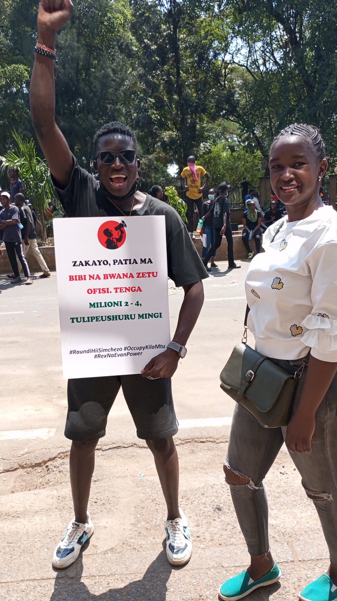 Ms_Okendo's tweet photo. Ndo kudonjo. This one is for thinking we're foolish like they are.
#OccupyStateHouseNairobi 
#rejectWILLIAMRUTO 
#RejecfFinanceBill2024 https://t.co/vPou8I99aT