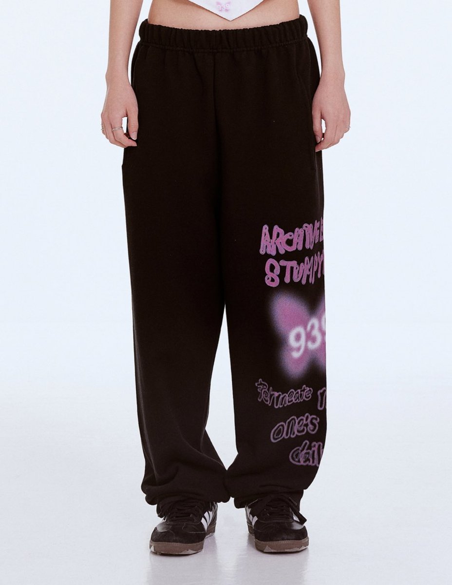 sungmepre_'s tweet photo. ₊˚ pre archivebold 🎀・₊ 

doodle sweat pants 
sale50% 1680.- free ems (✈️)

💭(  ปิดรับวันนี้ 21.00น )
#พรีออเดอร์เกาหลี #พรีเกาหลี #archivebold https://t.co/ZZjTnzhmKh