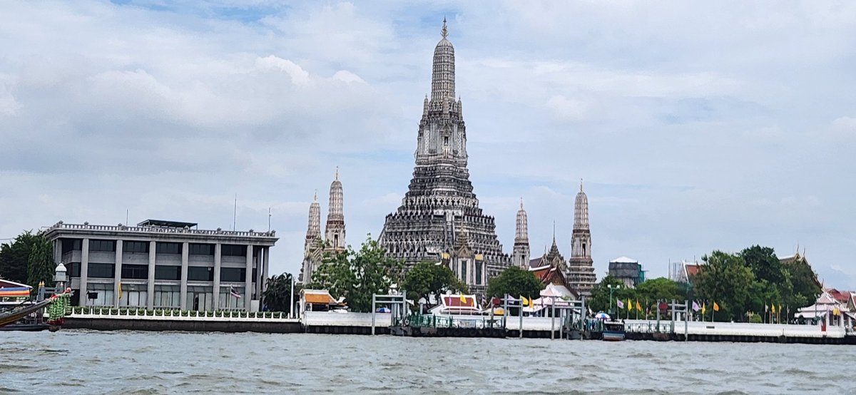 TravelinTonyG's tweet photo. Went on a longboat tour today...so cool!  We saw the second largest Buddha in Asia - it's solid copper with gold tint. https://t.co/j3HuWIf76G