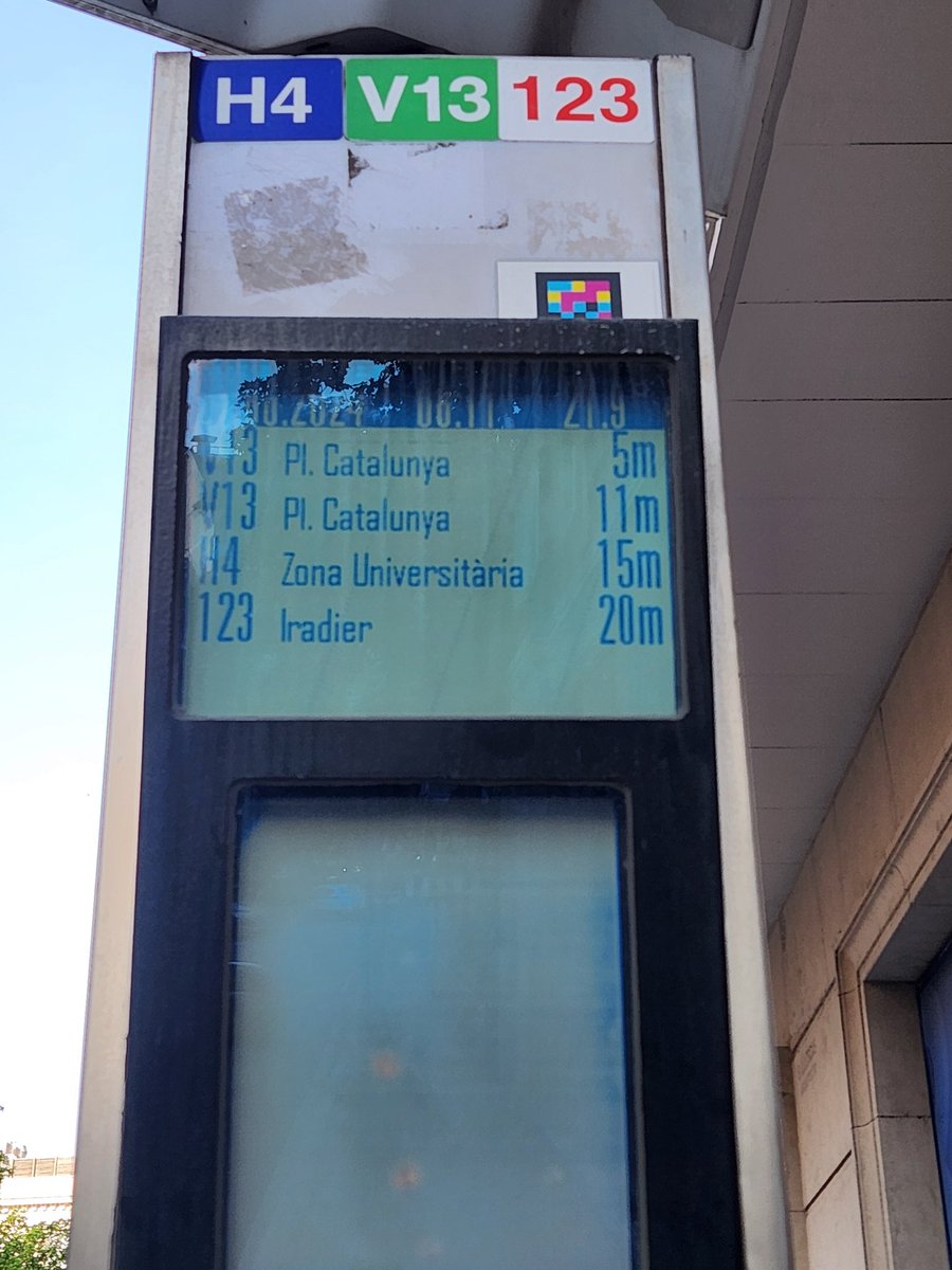 laurajuliac's tweet photo. Hola @TMB_Barcelona el H4 ha pasado de pasar cada 4 minutos a pasar cada más de 15. Cada mañana muchas familias lo estamos esperando para llevar a los niños al casal... ¿no pueden pasar más seguidos a primera hora? Gracias https://t.co/IVe15slgEU